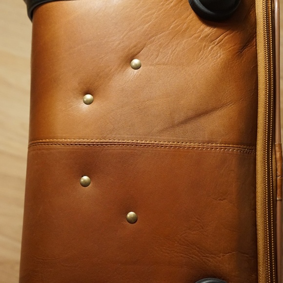 AUTHENTIC CLAIRE CHASE LEATHER ROLLING SUITCASE - Picture 4 of 7